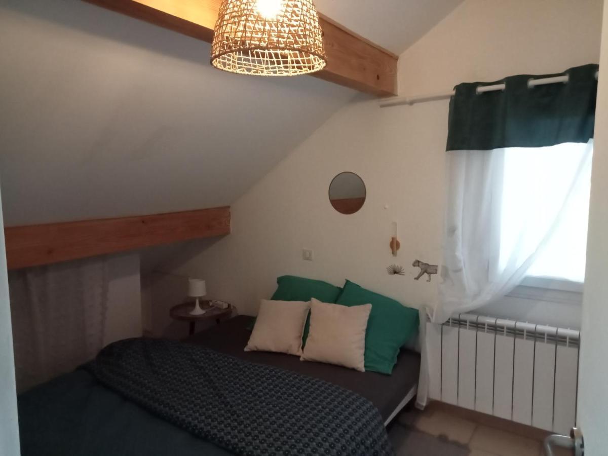 Appartement Dans Notre Maison Domessin Exterior foto